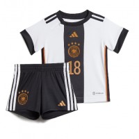Camiseta Alemania Jonas Hofmann #18 Primera Equipación Replica Mundial 2022 para niños mangas cortas (+ Pantalones cortos)